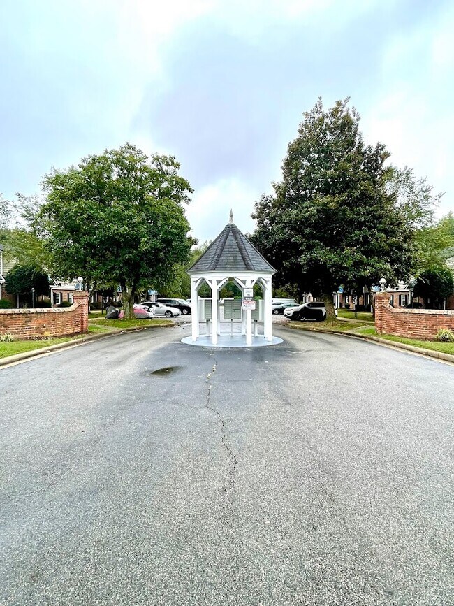 Building Photo - Highland Pointe