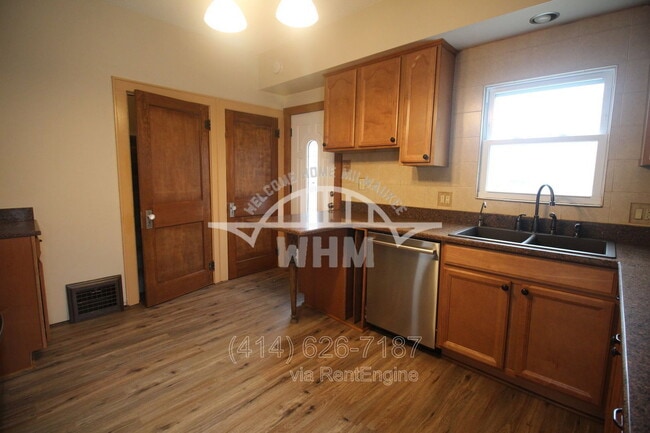 Building Photo - 1514 S 87th St