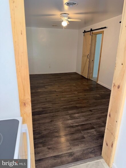 Building Photo - 1499 Valley Rd