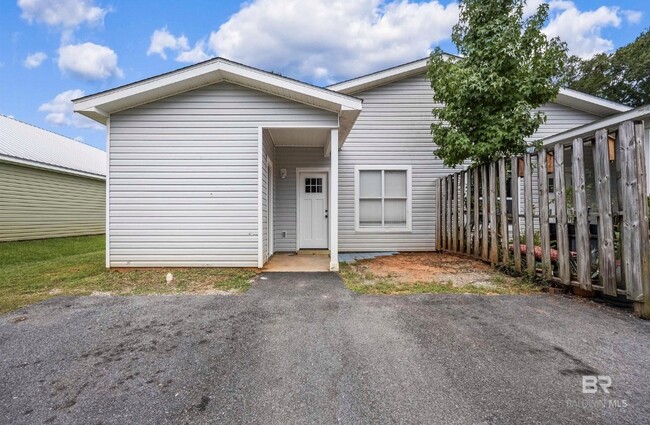 Building Photo - 525 W Rose Ave