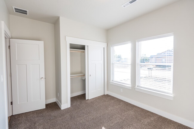 Building Photo - 304 Johnson Rd