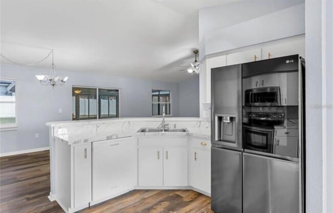 Building Photo - 3570 Manor Loop