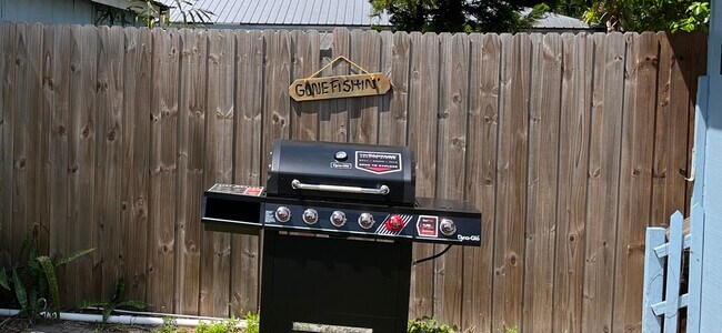 Building Photo - 10875 71st Ave