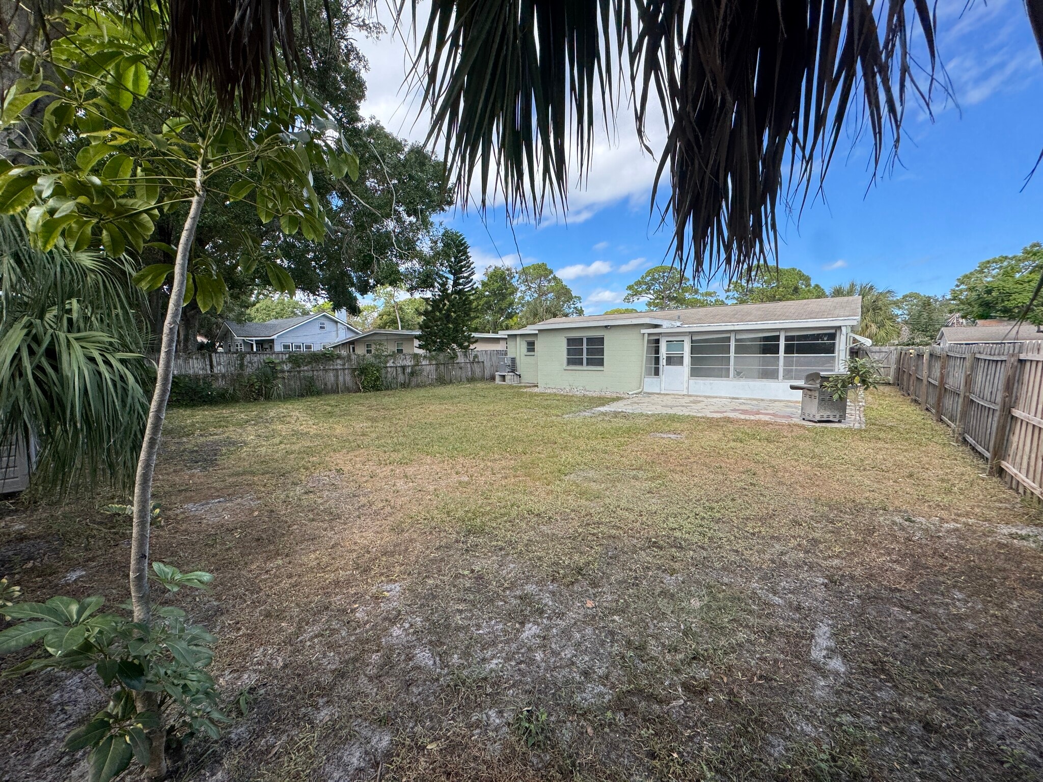 Building Photo - 438 80th Ave N