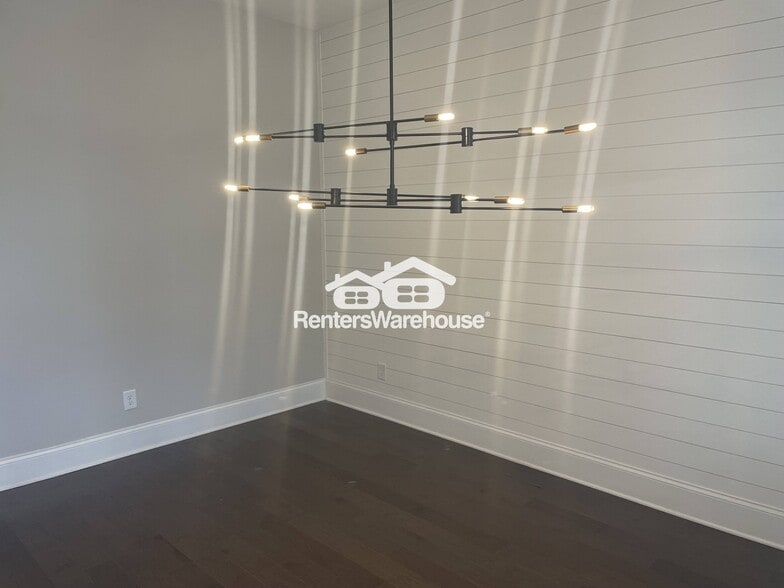 Building Photo - 1974 Drew Dr