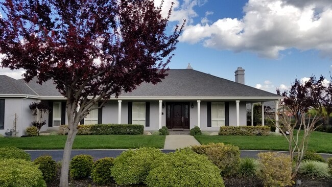 Building Photo - Gorgeous, Corner Lot with all the extras.