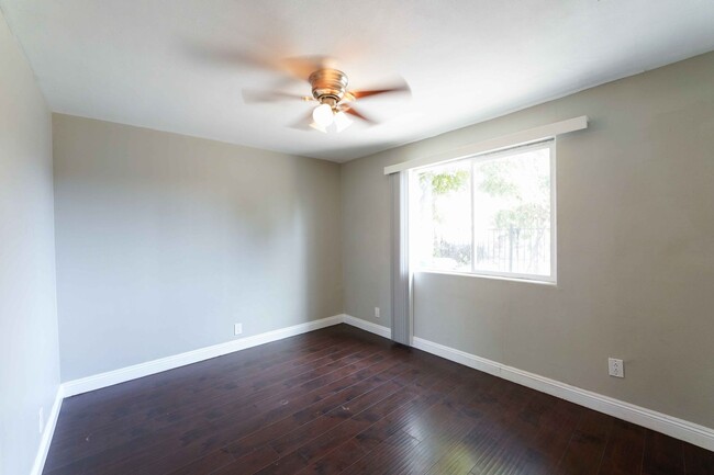 Building Photo - 5610Hoop - L