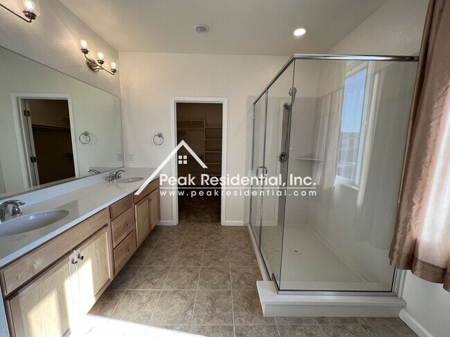 Building Photo - Newer 4bd/3ba Elk Grove Home with 2 Car Garage