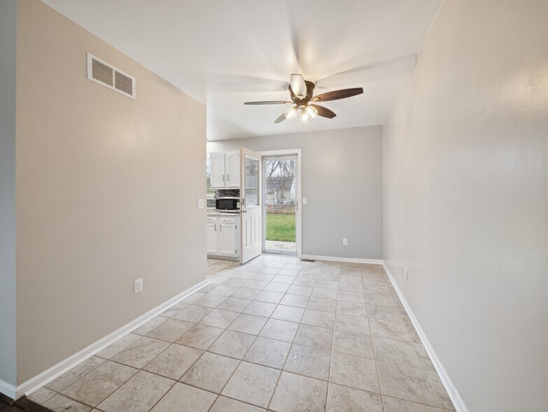 Dining room - 8204 Toepfer Rd