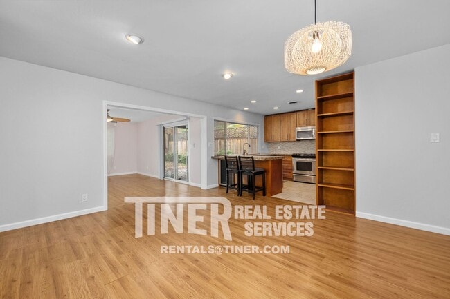 Building Photo - 4801 Papaya Dr