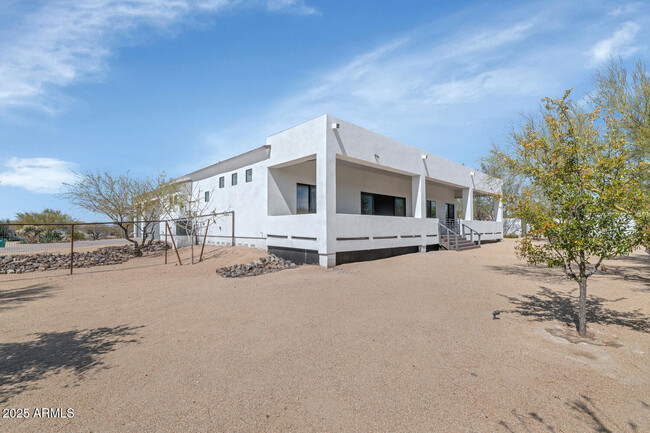 Building Photo - 6133 E Dixileta Dr