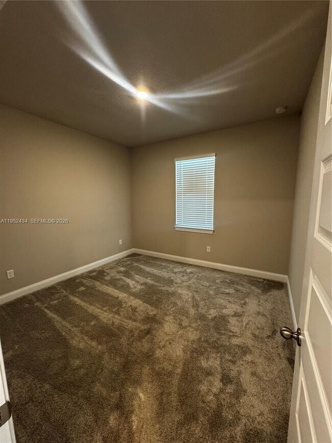 Building Photo - 6712 Cloverdale Ave