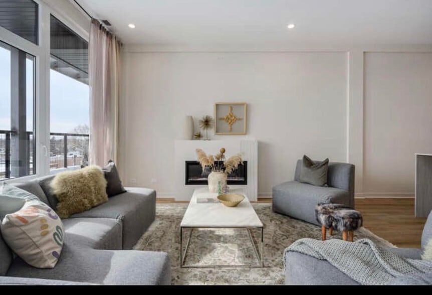 Building Photo - 3207 N Narragansett Ave