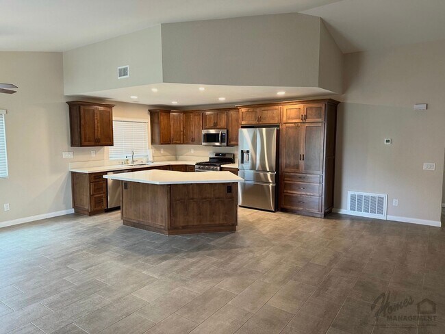 Building Photo - Homes Management - 3 Bed, 2 Bath House for Rent with Water/Trash Included