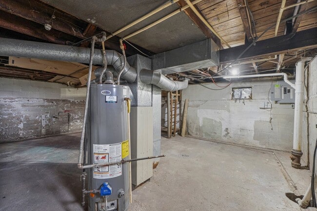 Building Photo - NEW UPDATED 2 BEDROOM HOME!