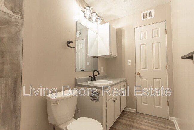 Building Photo - 4709 Gladstone St