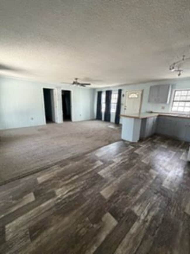 Building Photo - 7670 E 280 N