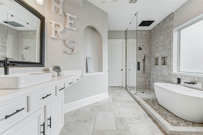 Building Photo - 5323 Lake Hill Farm Way