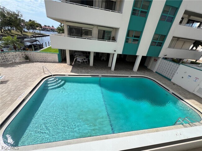 Building Photo - 4803 Sunset Ct