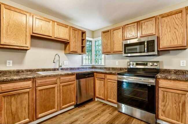 Building Photo - 50% OFF FIRST MONTHS RENT!!! 4 Bedroom 3 F...