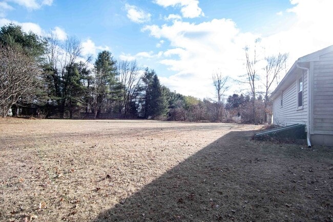 Building Photo - 3 Bedroom Ranch Available for Rent March 1st