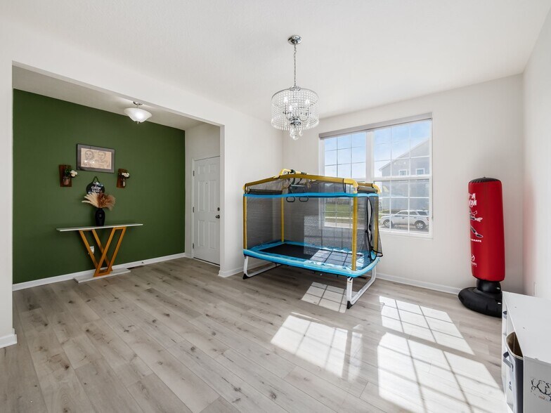 Building Photo - 274 Cambie Dr