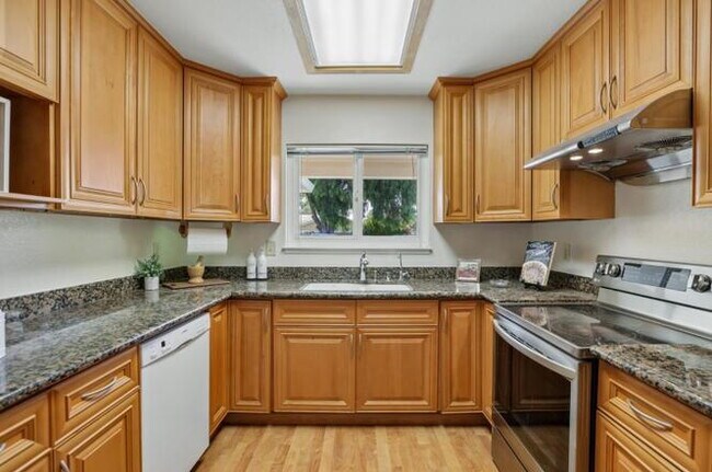 Building Photo - 5795 Coralwood Way