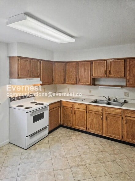 Building Photo - 12804 N Cresap St