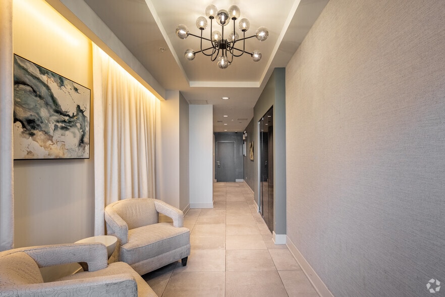 Lobby Photo - 1325 N Wells Apartments