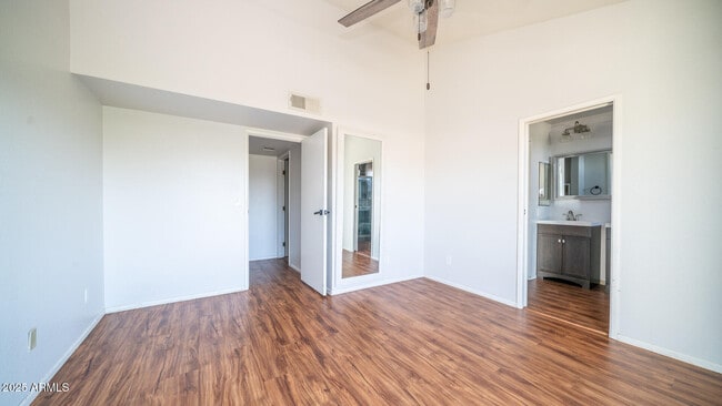 Building Photo - 2020 W Union Hills Dr