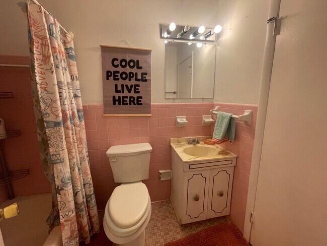 Building Photo - 3614 SW Cerro Vista St