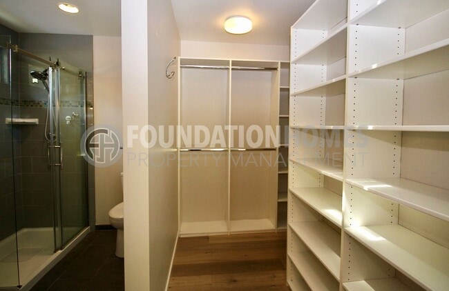 Building Photo - Remodeled 4BD/2BA in Prime Tiburon Locatio...