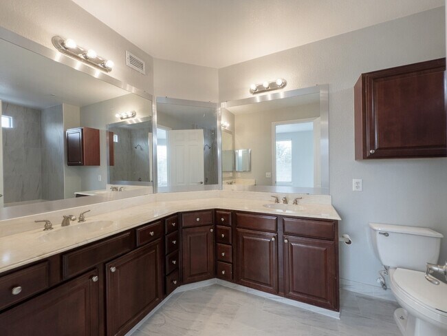 Building Photo - 7575 Kirby Dr