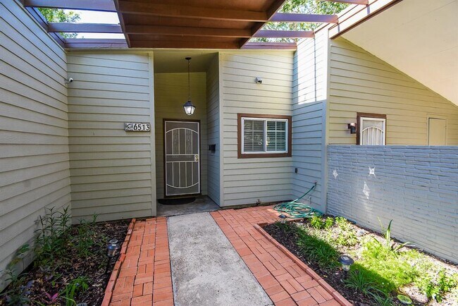 Primary Photo - 6513 Neff St