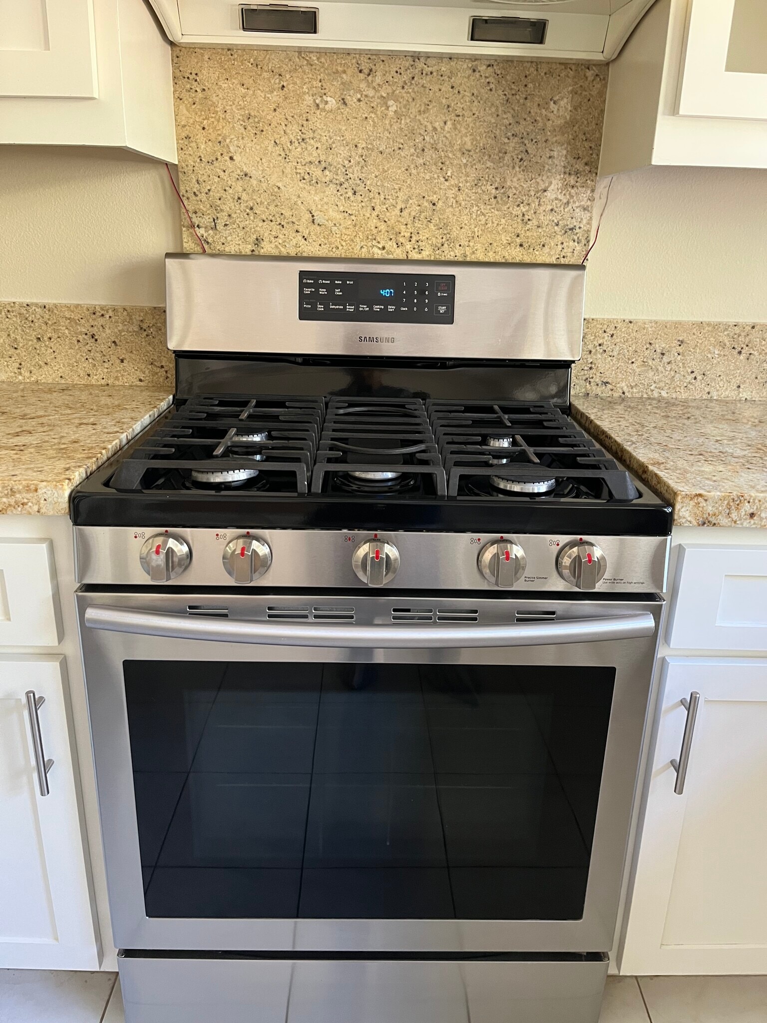 Cooking range with gas stovetop - 3595 Madison Cmn