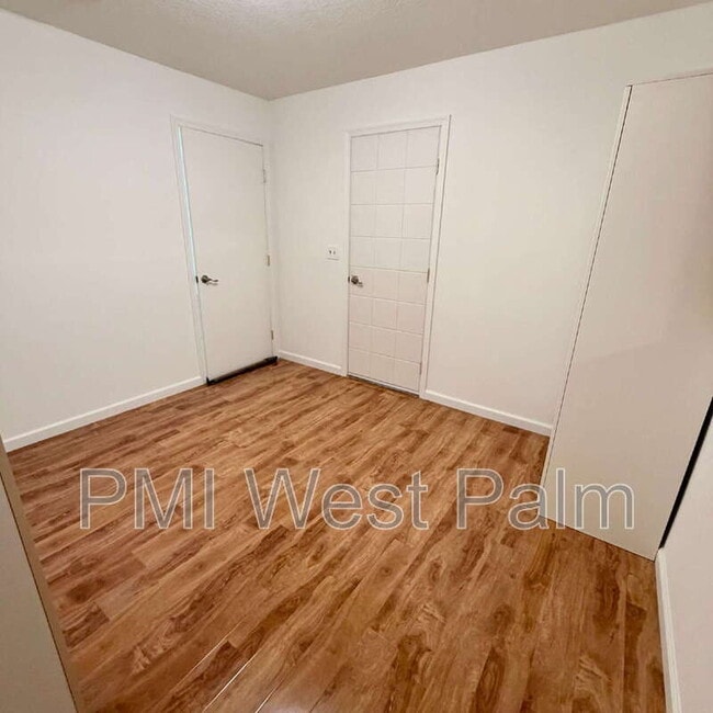 Building Photo - 147 Sunflower Cir