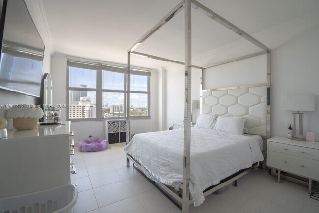Building Photo - 4747 Collins Ave