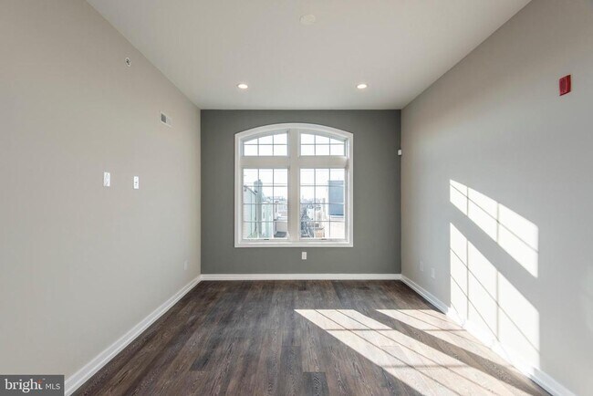 Building Photo - 1340 S 13th St