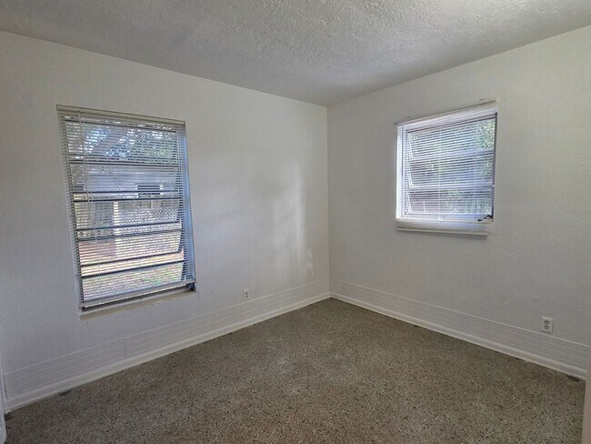 Building Photo - Cozy 3 Bed, 1 Bath Home~Afforable~New Mech...