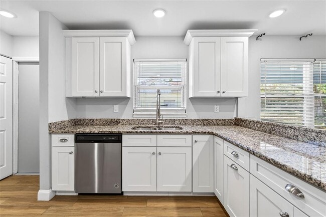 Building Photo - 1012 W Adalee St