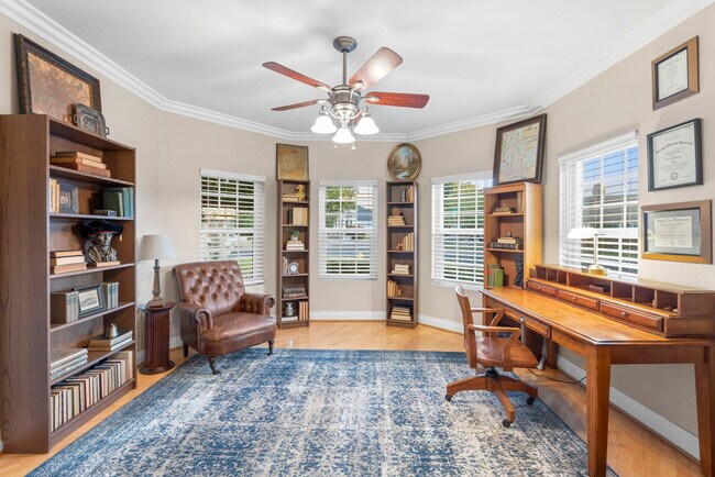 Building Photo - 1832 E Menlo St