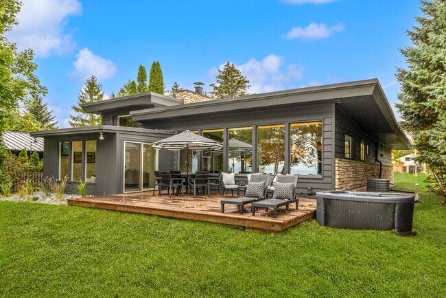 Building Photo - 10046 Sheridan Dr