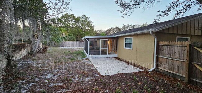 Building Photo - 703 Sunbury Ct