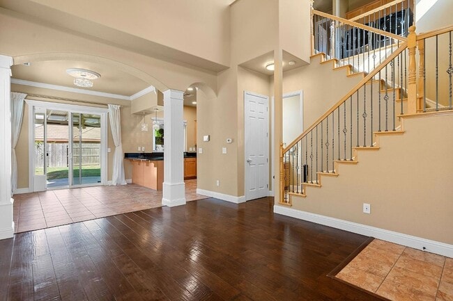 Building Photo - 8204 Ashcrest Ln