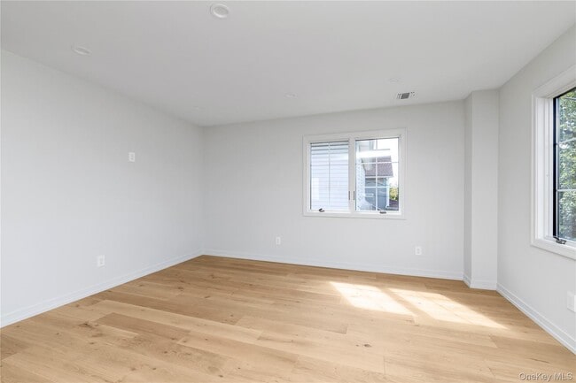 Building Photo - 157 Lincoln Ave