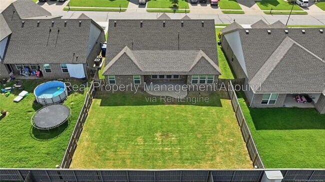 Building Photo - 3706 S 13th Pl