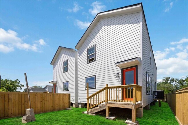 Building Photo - 3210 Retta St