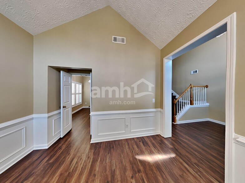 Building Photo - 4015 River Green Pkwy