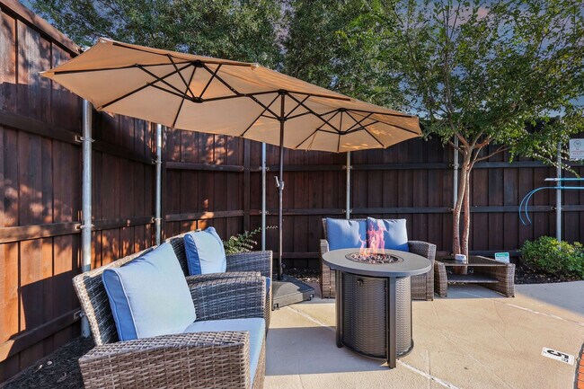 Building Photo - 11911 Rocky Point Dr