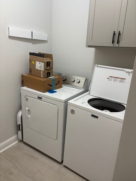 Building Photo - 9300 Asoka Ave